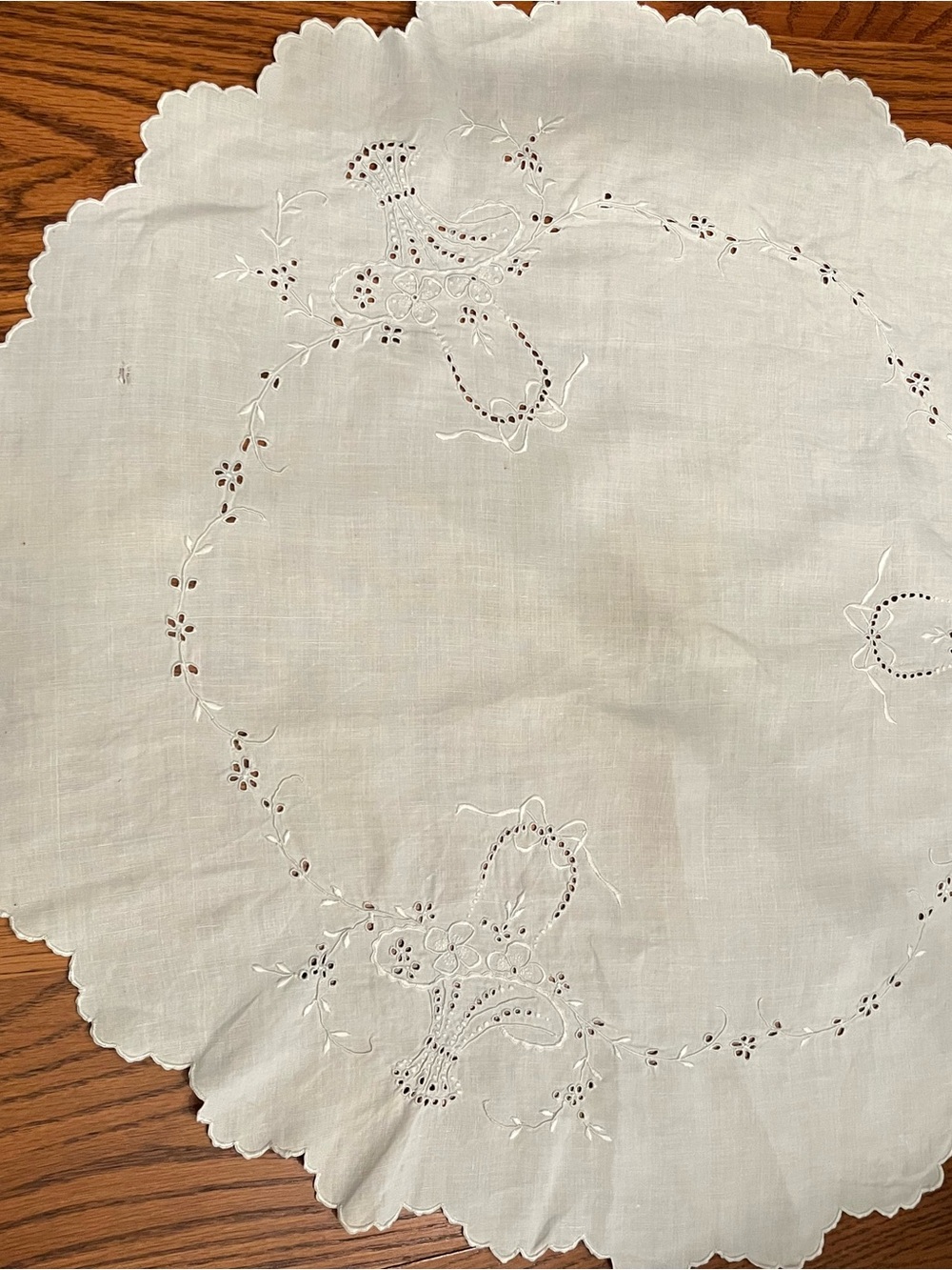 Classic Vintage White Embroidered Linen Doily - Elegant Table Accent